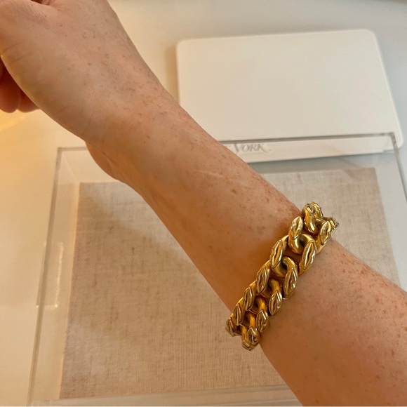 Saint Laurent Gold Kiss Lips Curb Chain Bracelet - Picture 14 of 15